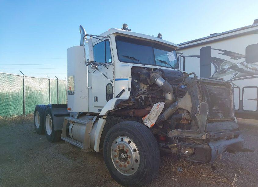 2000 Freightliner Conventional FLD112 (VIN 1FUY3MDB6YDF47934) main photo