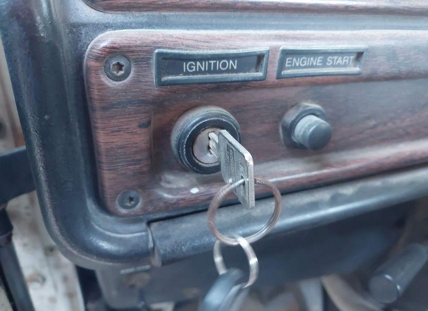 Photo 11 of 2000 Freightliner Conventional FLD112 (VIN 1FUY3MDB6YDF47934)