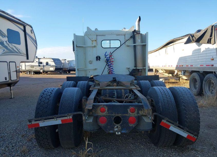 Photo 8 of 2000 Freightliner Conventional FLD112 (VIN 1FUY3MDB6YDF47934)