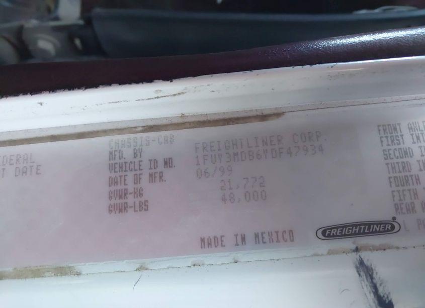 Photo 9 of 2000 Freightliner Conventional FLD112 (VIN 1FUY3MDB6YDF47934)