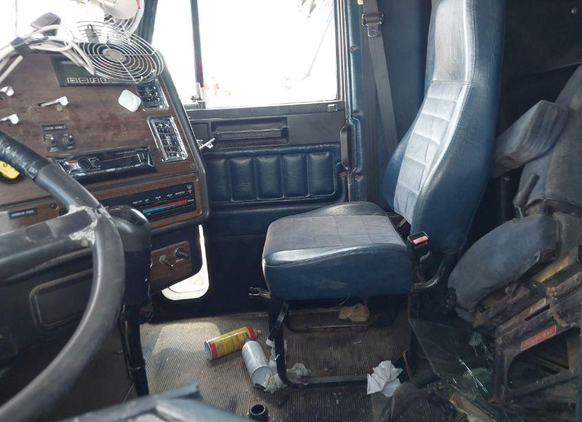 Photo 5 of 1995 Freightliner Conventional FLD120 (VIN 1FUYDDYB7SP640777)