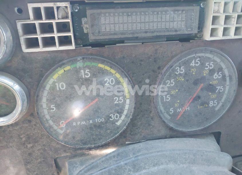 Photo 5 of 2000 Freightliner Century CLASSIC FLC120 (VIN 1FUYSSYB5YLG38314)