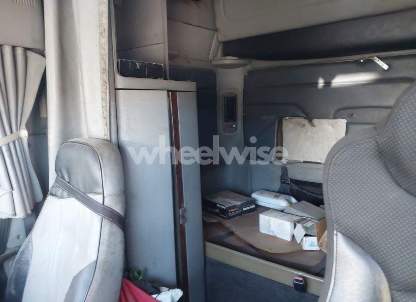 Photo 6 of 2000 Freightliner Century CLASSIC FLC120 (VIN 1FUYSSYB5YLG38314)