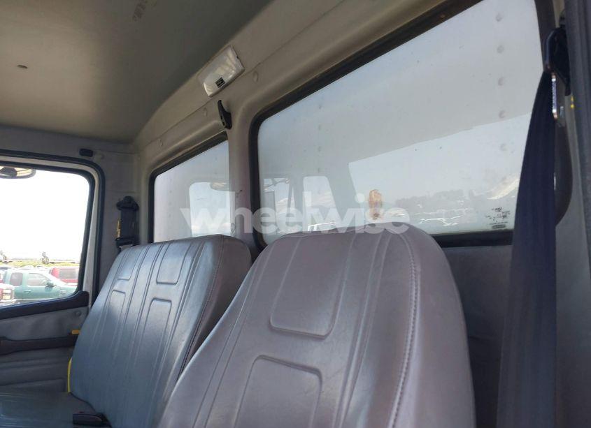 Photo 6 of 2000 Freightliner Medium CONVENTIONAL FL70 (VIN 1FV6HJAA4YHF92121)