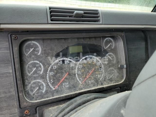 Photo 9 of 2005 FREIGHTLINER CONVENTIONAL COLUMBIA N/A (VIN 1FVAA6CV35LN94251)