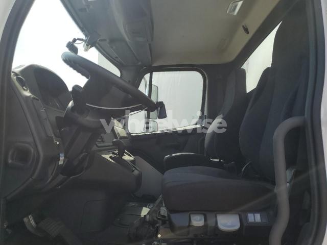 Photo 10 of 2025 FREIGHTLINER M2 106 MEDIUM DUTY N/A (VIN 1FVACWD24SHVV6275)