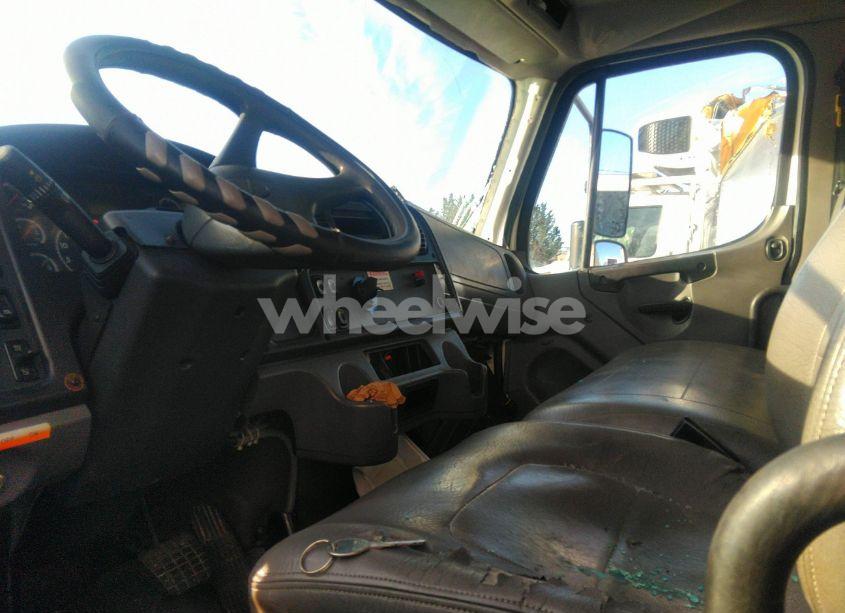 Photo 6 of 2006 Freightliner M2 106 MEDIUM DUTY (VIN 1FVACWDD86HX01511)