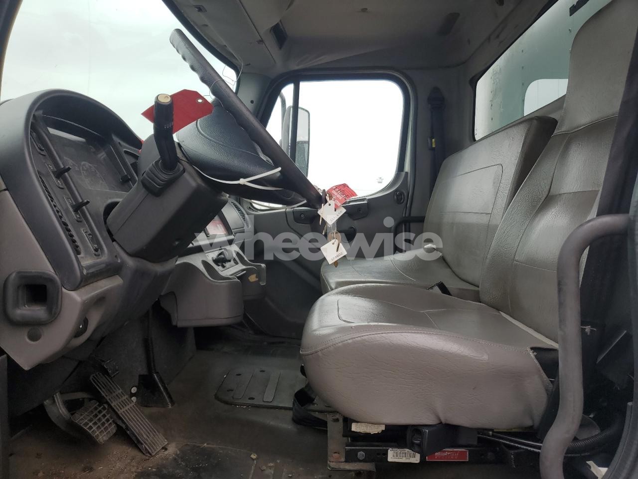 Photo 7 of 2013 FREIGHTLINER M2 106 MED - SEMI TRUCK (VIN 1FVACWDT6DHBZ2851)