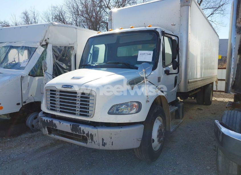 Photo 2 of 2017 Freightliner M2 106 (VIN 1FVACWDT8HHJB2156)