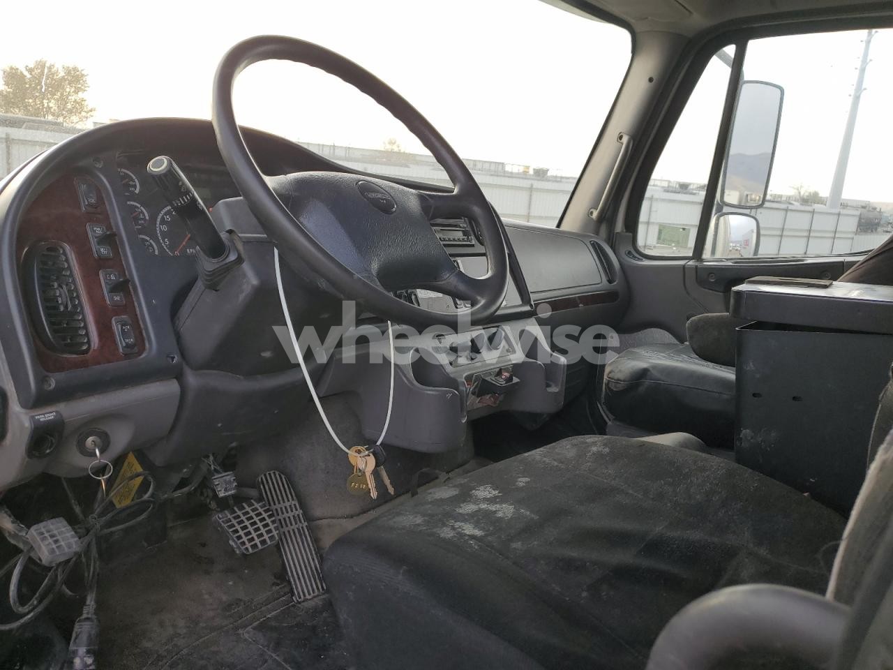 Photo 8 of 2015 FREIGHTLINER BUSINESS CLASS M2 BOX TRUCK (VIN 1FVACWDU4FHGL5705)