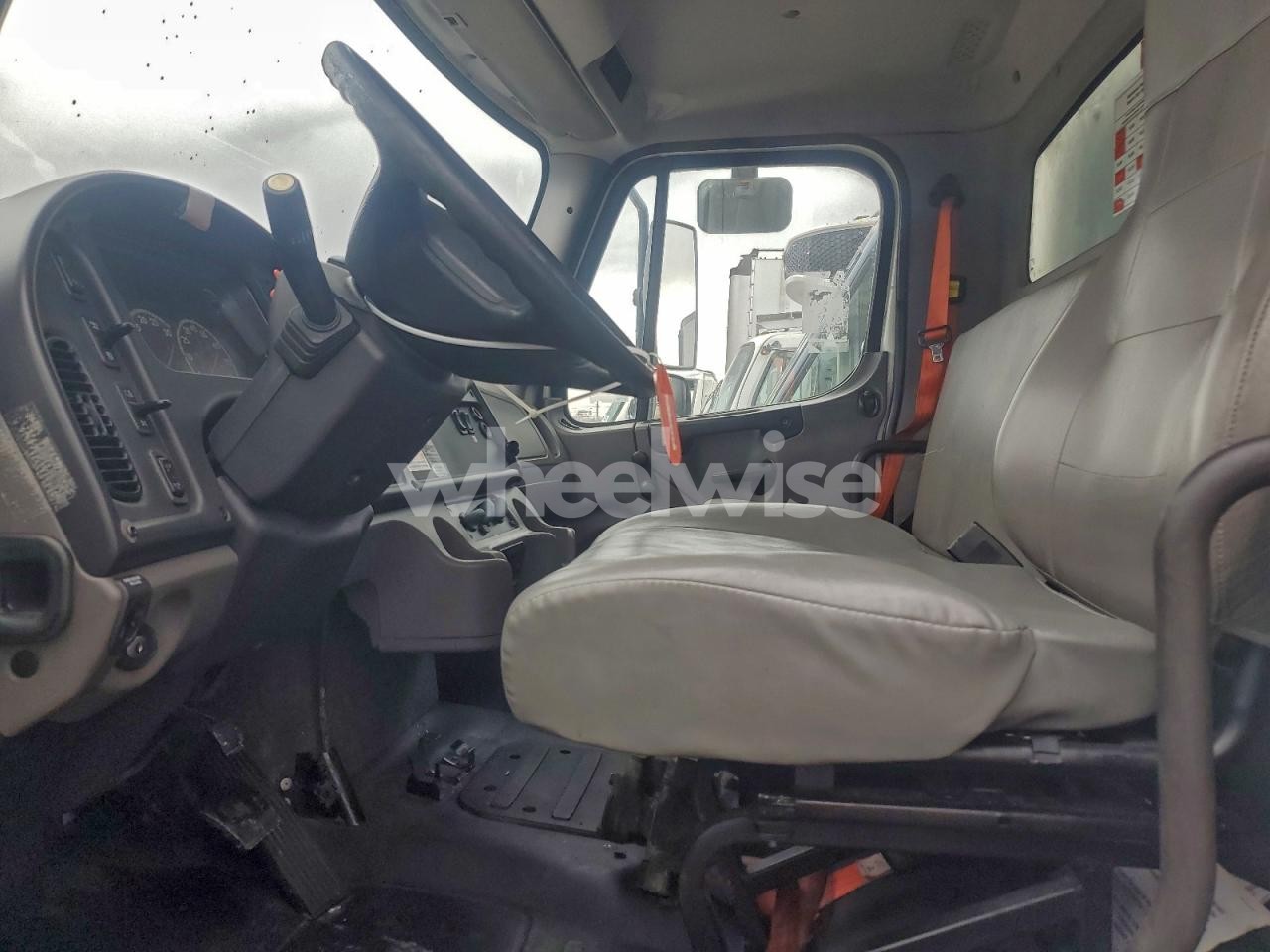 Photo 7 of 2016 FREIGHTLINER BUISNESS CLASS M2 BOX TRUCK (VIN 1FVACWDU5GHHL1652)