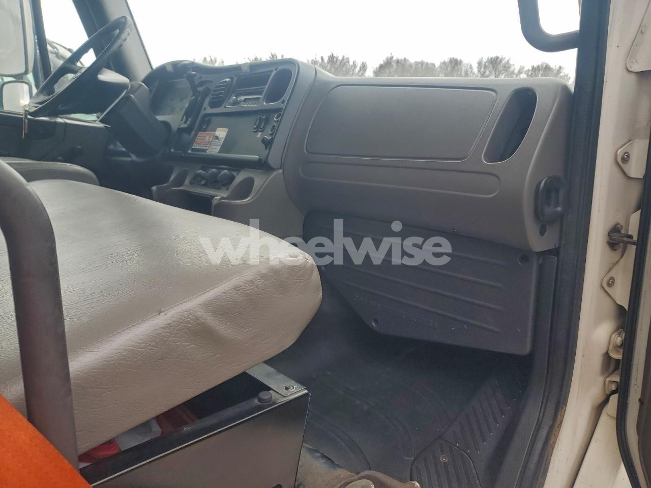 Photo 8 of 2016 FREIGHTLINER BUISNESS CLASS M2 BOX TRUCK (VIN 1FVACWDU5GHHL1652)