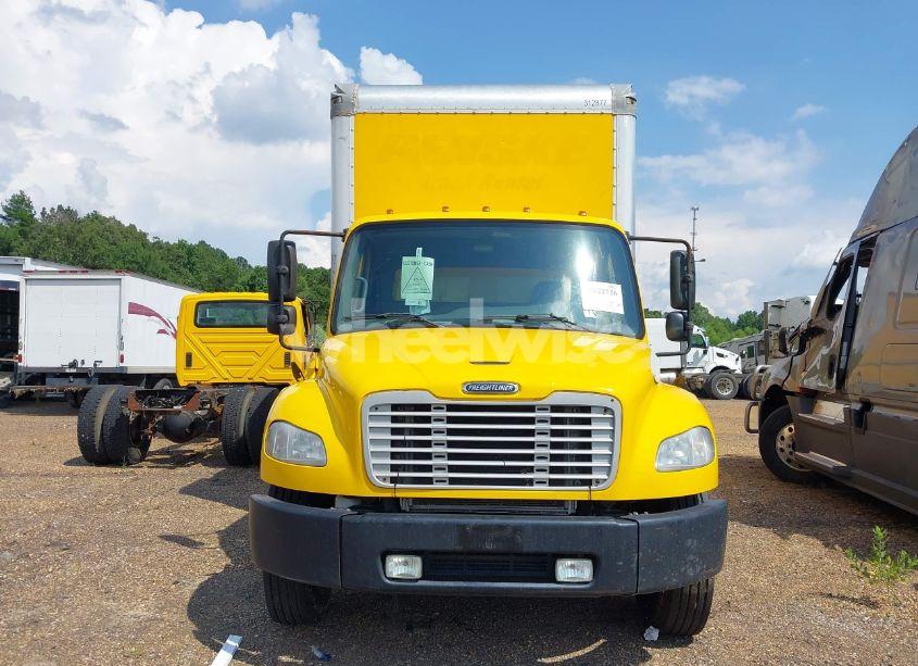 Photo 10 of 2018 Freightliner M2 106 (VIN 1FVACWFB1JHJH5545)