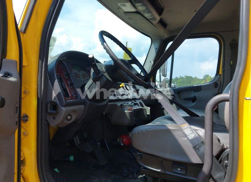 Photo 7 of 2018 Freightliner M2 106 (VIN 1FVACWFB1JHJH5545)