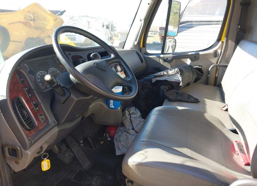 Photo 6 of 2018 Freightliner M2 106 (VIN 1FVACWFB7JHJH5565)