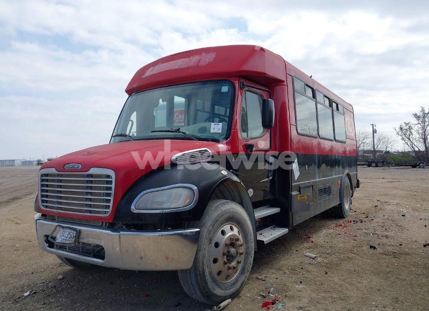 Photo 2 of 2018 Freightliner M2 106 (VIN 1FVACWFC3JHJV5780)