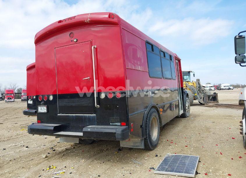 Photo 4 of 2018 Freightliner M2 106 (VIN 1FVACWFC3JHJV5780)