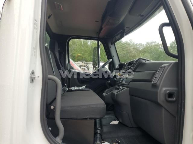 Photo 6 of 2025 FREIGHTLINER M2 106 MED - TRUCKS ROLLBACK TOW TRUCK (VIN 1FVACWFC5SHVU2879)