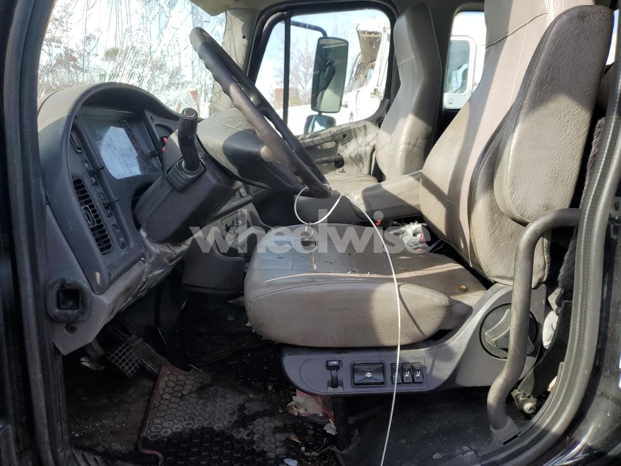 Photo 7 of 2023 FREIGHTLINER BUSINESS CLASS M2 ROLLBACK TRUCK (VIN 1FVACWFC8PHNX2885)