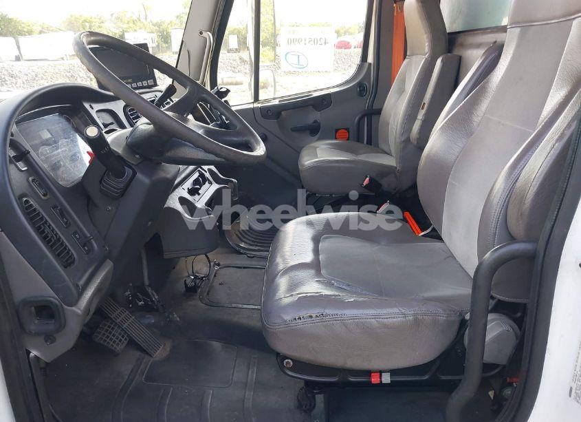 Photo 7 of 2006 Freightliner M2 106 MEDIUM DUTY (VIN 1FVACXCS46HW08359)