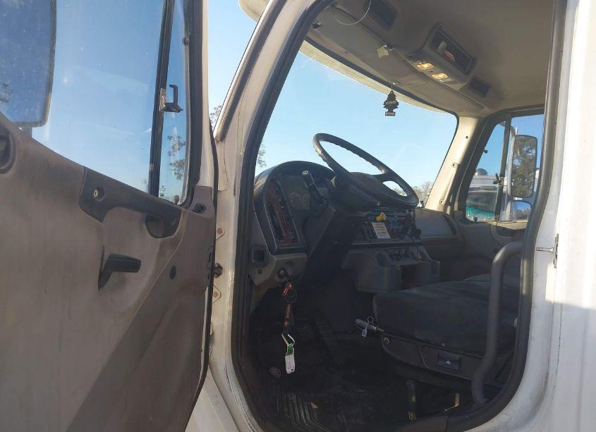 Photo 7 of 2016 Freightliner M2 106 MEDIUM DUTY (VIN 1FVACXDT6GHHE7514)