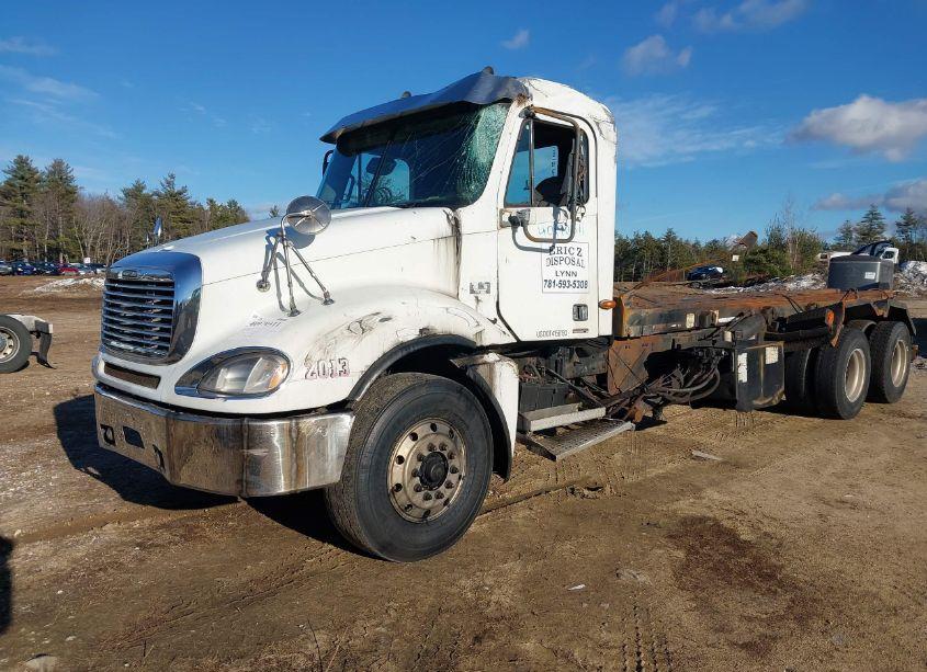 Photo 2 of 2002 Freightliner Columbia COLUMBIA (VIN 1FVHA6A822LK13996)