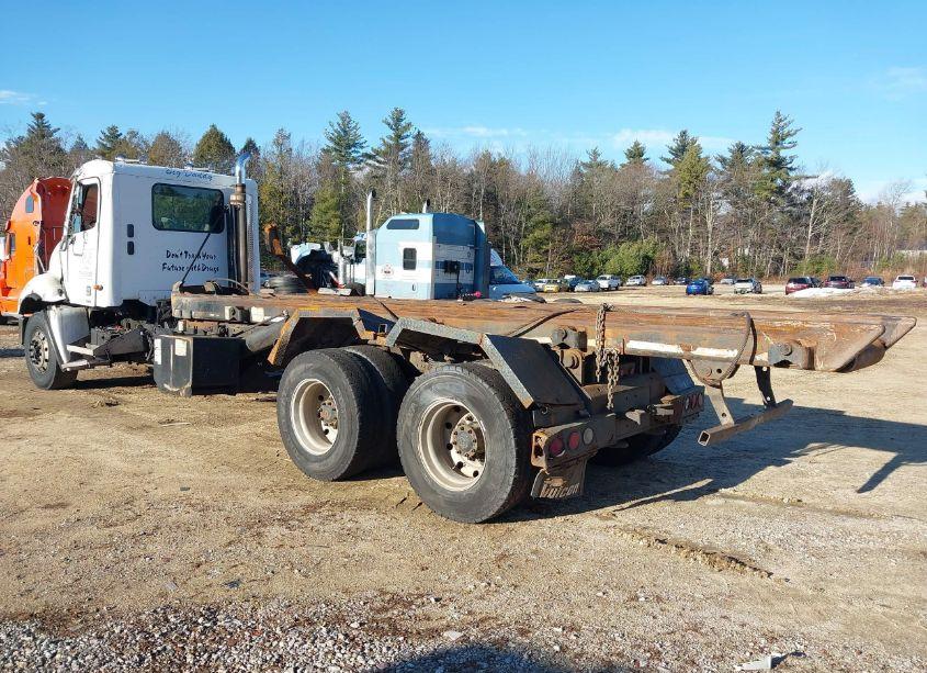 Photo 3 of 2002 Freightliner Columbia COLUMBIA (VIN 1FVHA6A822LK13996)
