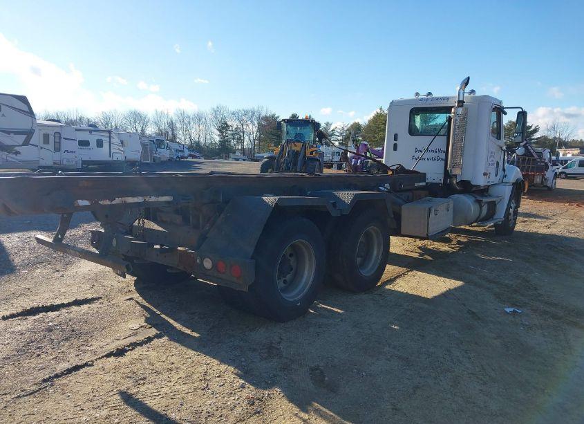 Photo 4 of 2002 Freightliner Columbia COLUMBIA (VIN 1FVHA6A822LK13996)