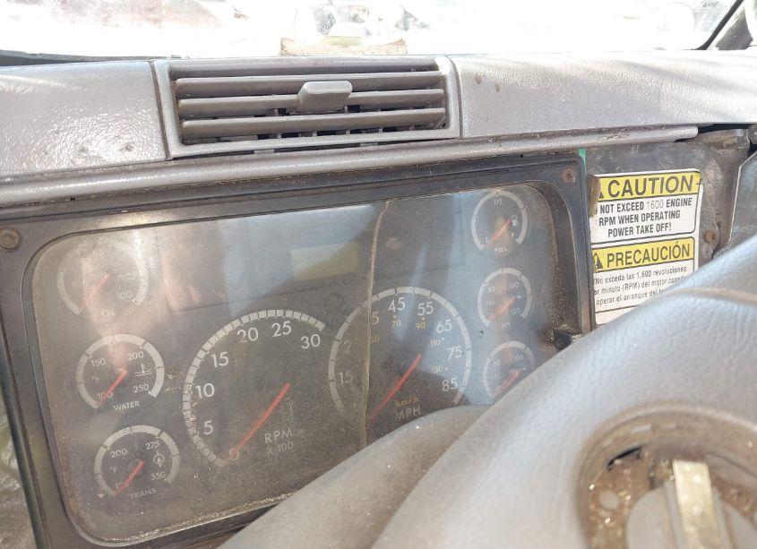 Photo 6 of 2002 Freightliner Columbia COLUMBIA (VIN 1FVHA6A822LK13996)