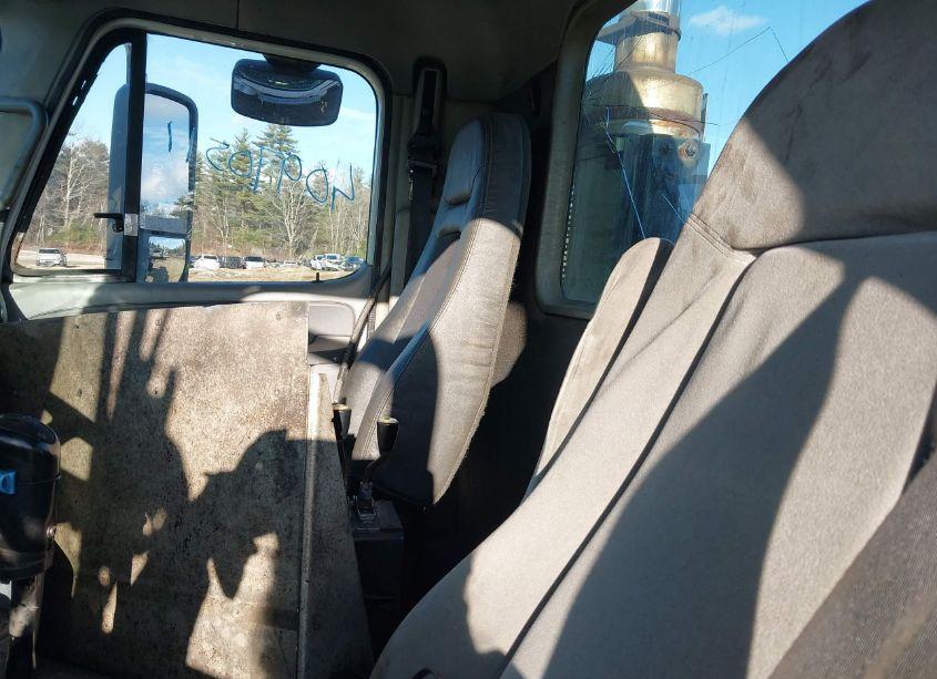 Photo 7 of 2002 Freightliner Columbia COLUMBIA (VIN 1FVHA6A822LK13996)