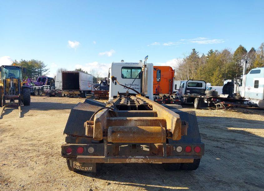 Photo 8 of 2002 Freightliner Columbia COLUMBIA (VIN 1FVHA6A822LK13996)