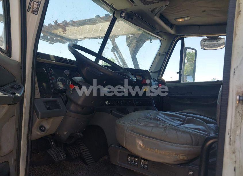 Photo 6 of 2007 Freightliner Columbia COLUMBIA (VIN 1FVHA6AV77DY79596)