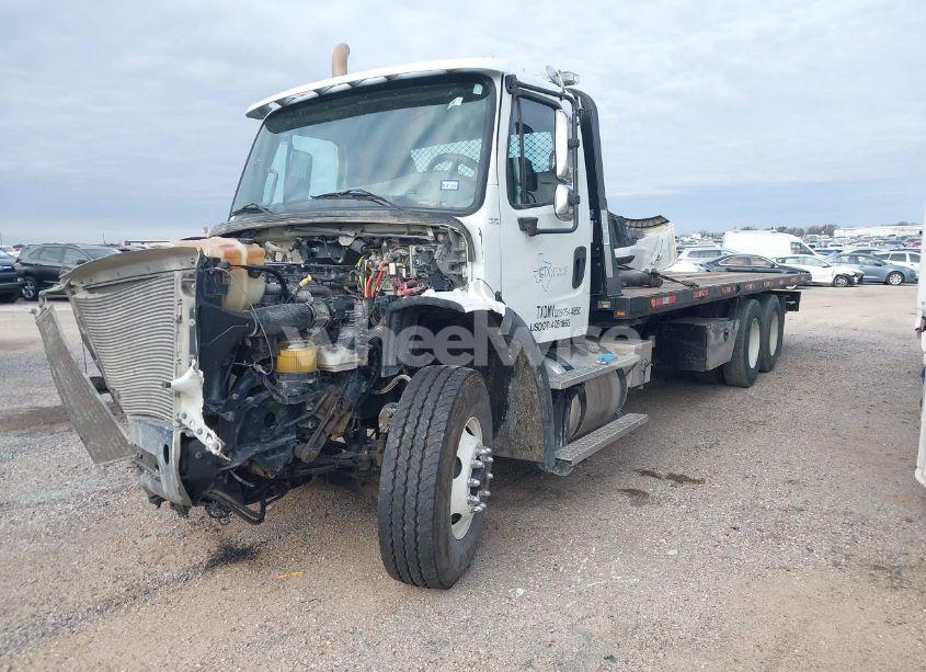 Photo 2 of 2015 Freightliner M2 112 MEDIUM DUTY (VIN 1FVHC5DV9FHGR2127)