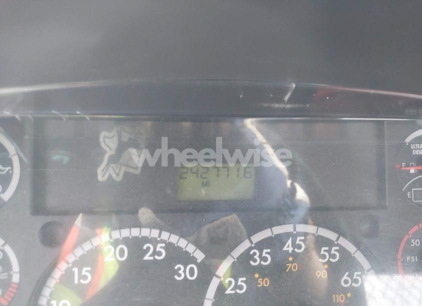 Photo 5 of 2015 Freightliner M2 112 MEDIUM DUTY (VIN 1FVHC5DV9FHGR2127)