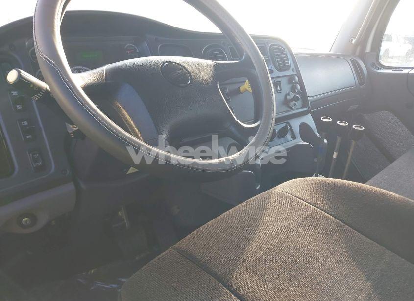 Photo 6 of 2017 Freightliner M2 106 (VIN 1FVHCYCY6HHHZ0922)