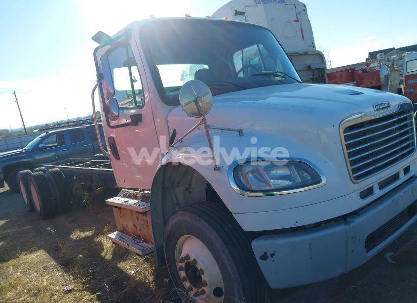 2016 Freightliner M2 106 MEDIUM DUTY (VIN 1FVHCYCY9GHGZ2921) main photo