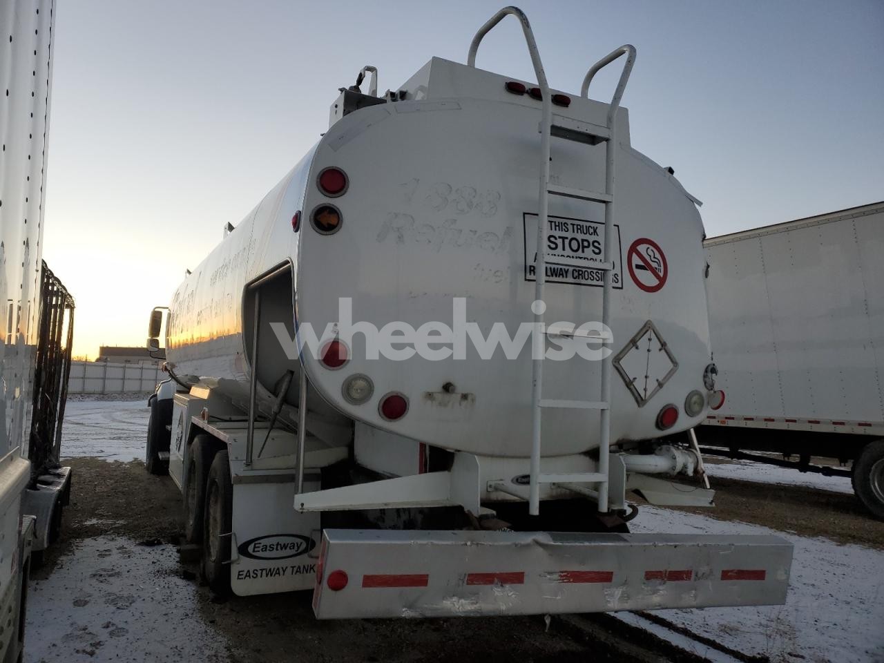 Photo 3 of 2019 FREIGHTLINER 114SD (VIN 1FVHG3DV7KHKJ8872)