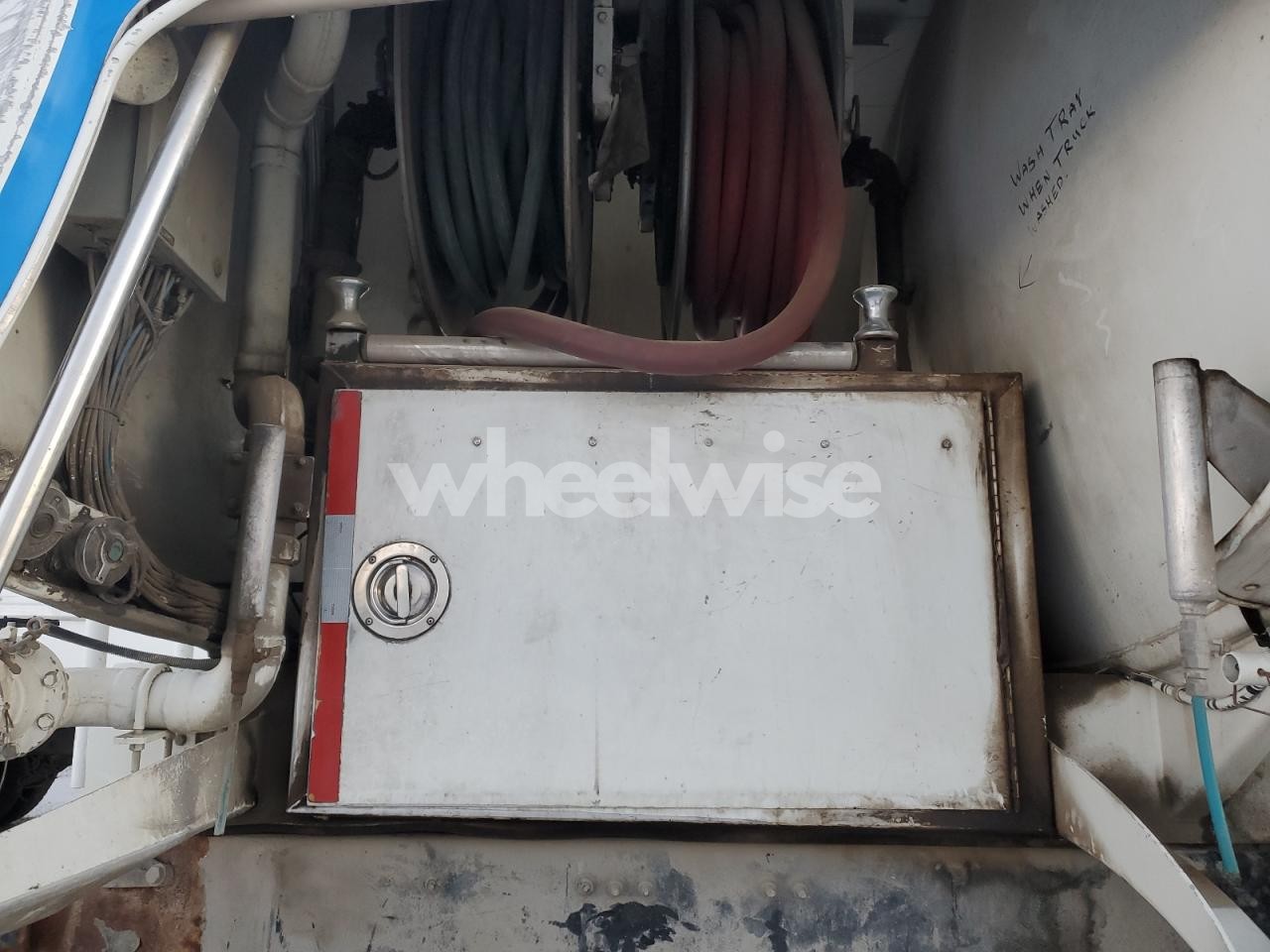 Photo 6 of 2019 FREIGHTLINER 114SD (VIN 1FVHG3DV7KHKJ8872)