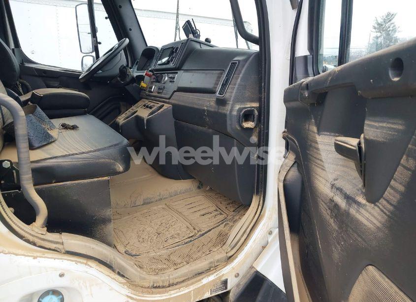 Photo 5 of 2025 Freightliner 114sd N/A (VIN 1FVMG3FMXSHVP5613)