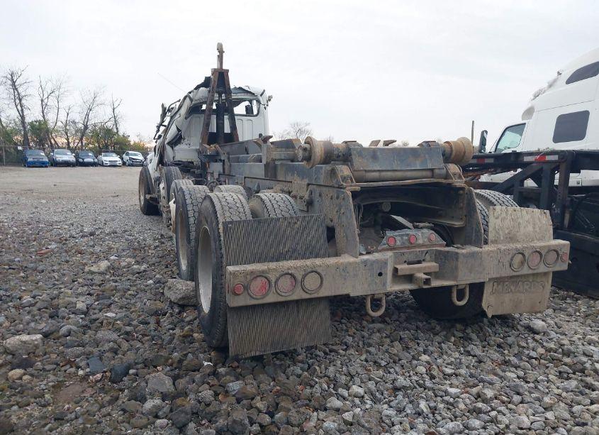 Photo 3 of 2011 Freightliner M2 N/A (VIN 1FVSCYBS5BDBB0831)