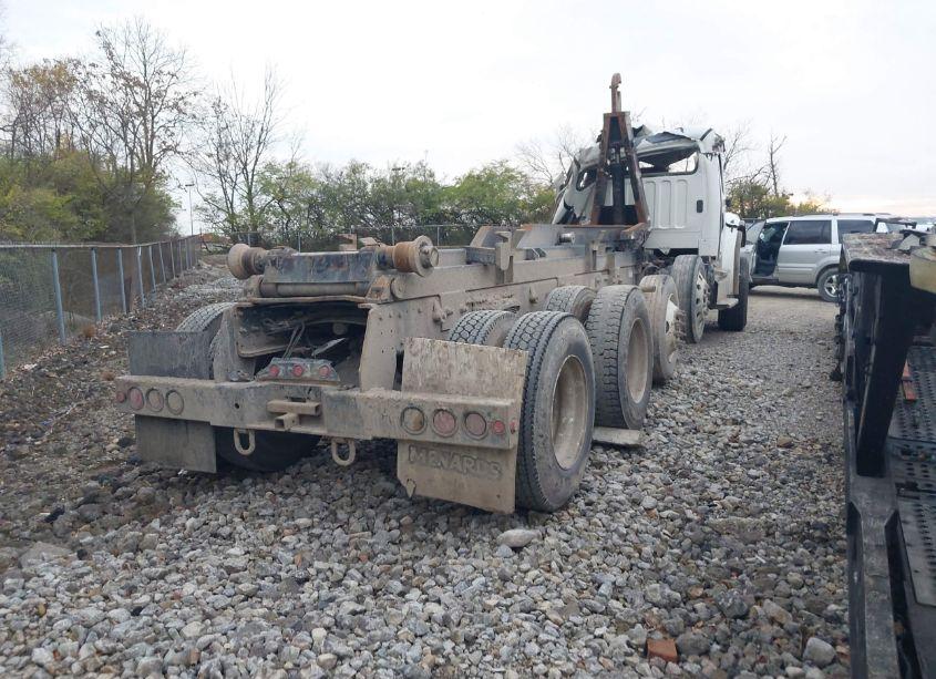 Photo 4 of 2011 Freightliner M2 N/A (VIN 1FVSCYBS5BDBB0831)