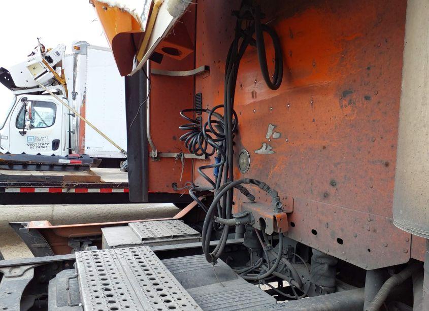 Photo 13 of 2013 Freightliner Columbia COLUMBIA (VIN 1FVXA7002DDBX5859)