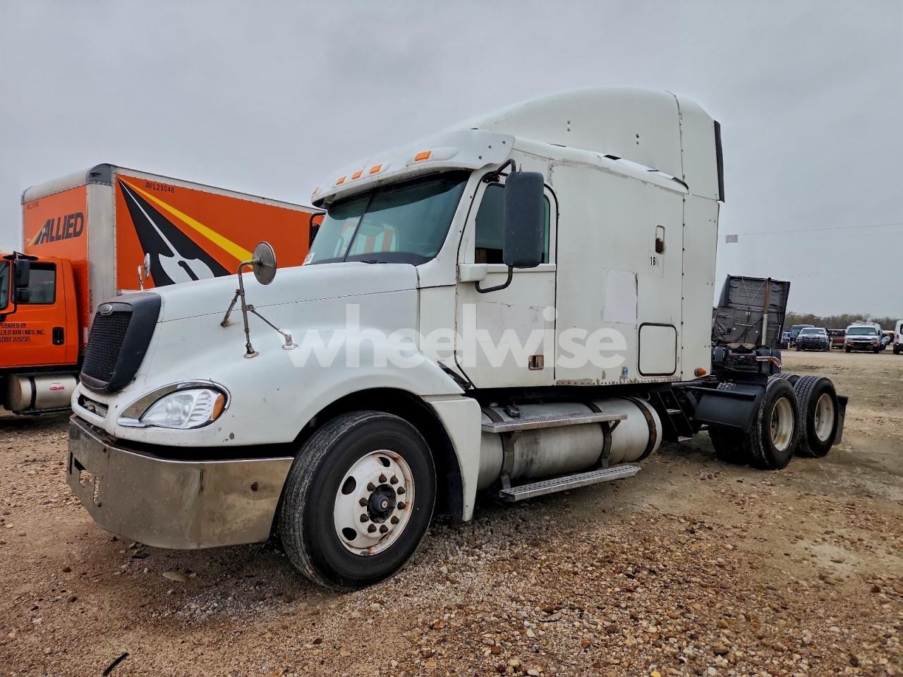 Photo 2 of 2013 FREIGHTLINER CONVENTIONAL COLUMBIA (VIN 1FVXA7CG9DDBW8738)