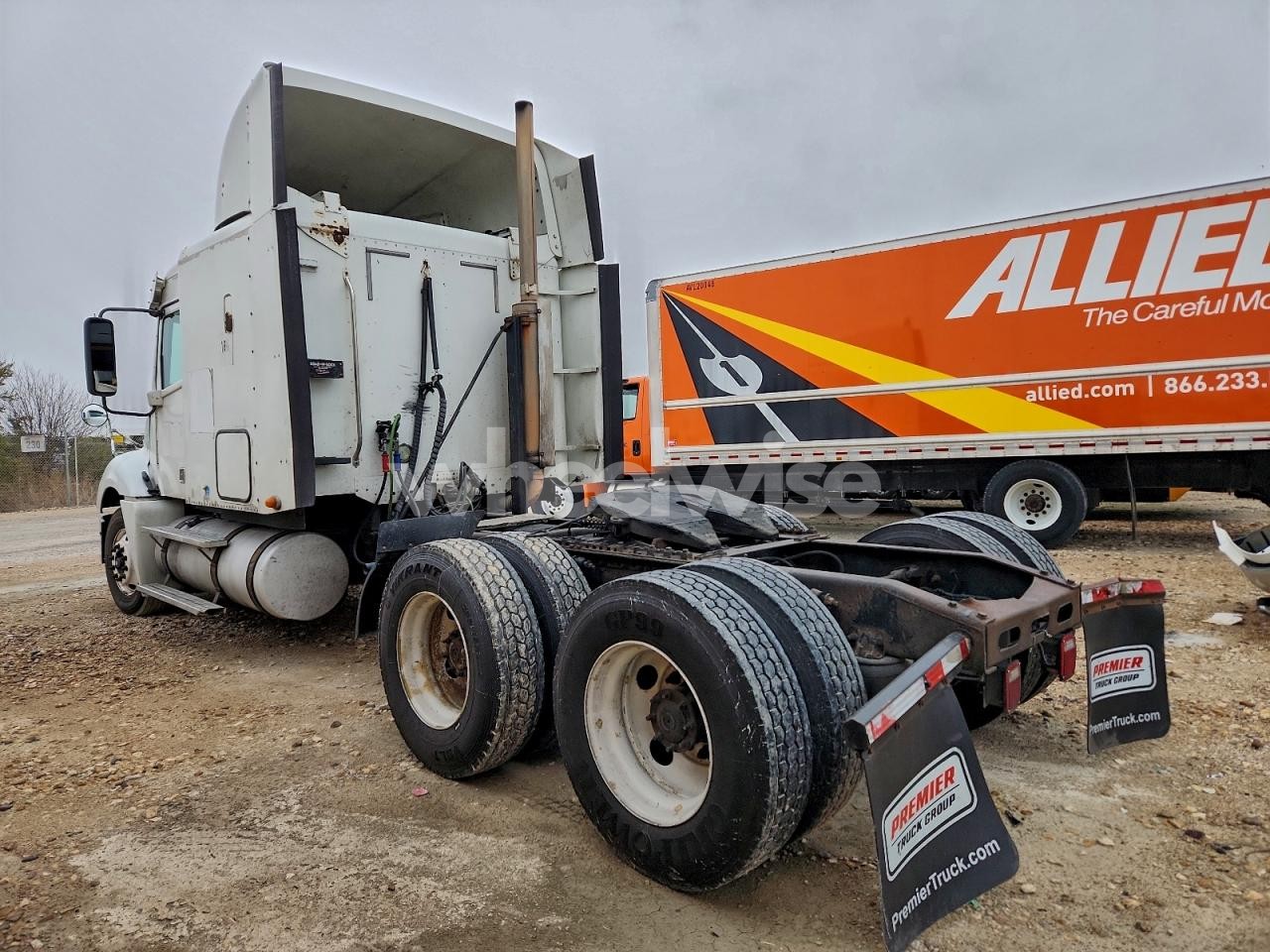 Photo 3 of 2013 FREIGHTLINER CONVENTIONAL COLUMBIA (VIN 1FVXA7CG9DDBW8738)