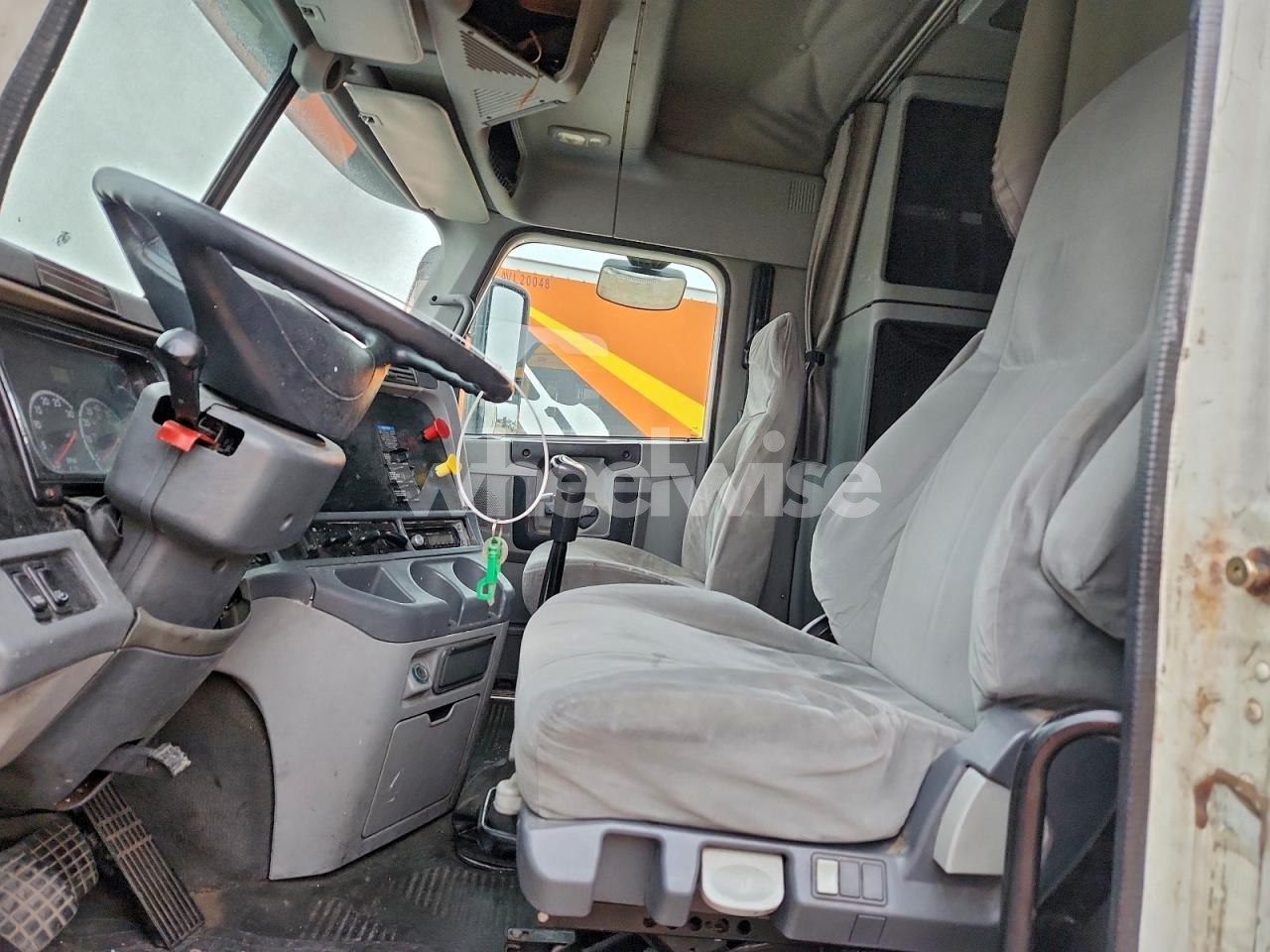 Photo 5 of 2013 FREIGHTLINER CONVENTIONAL COLUMBIA (VIN 1FVXA7CG9DDBW8738)