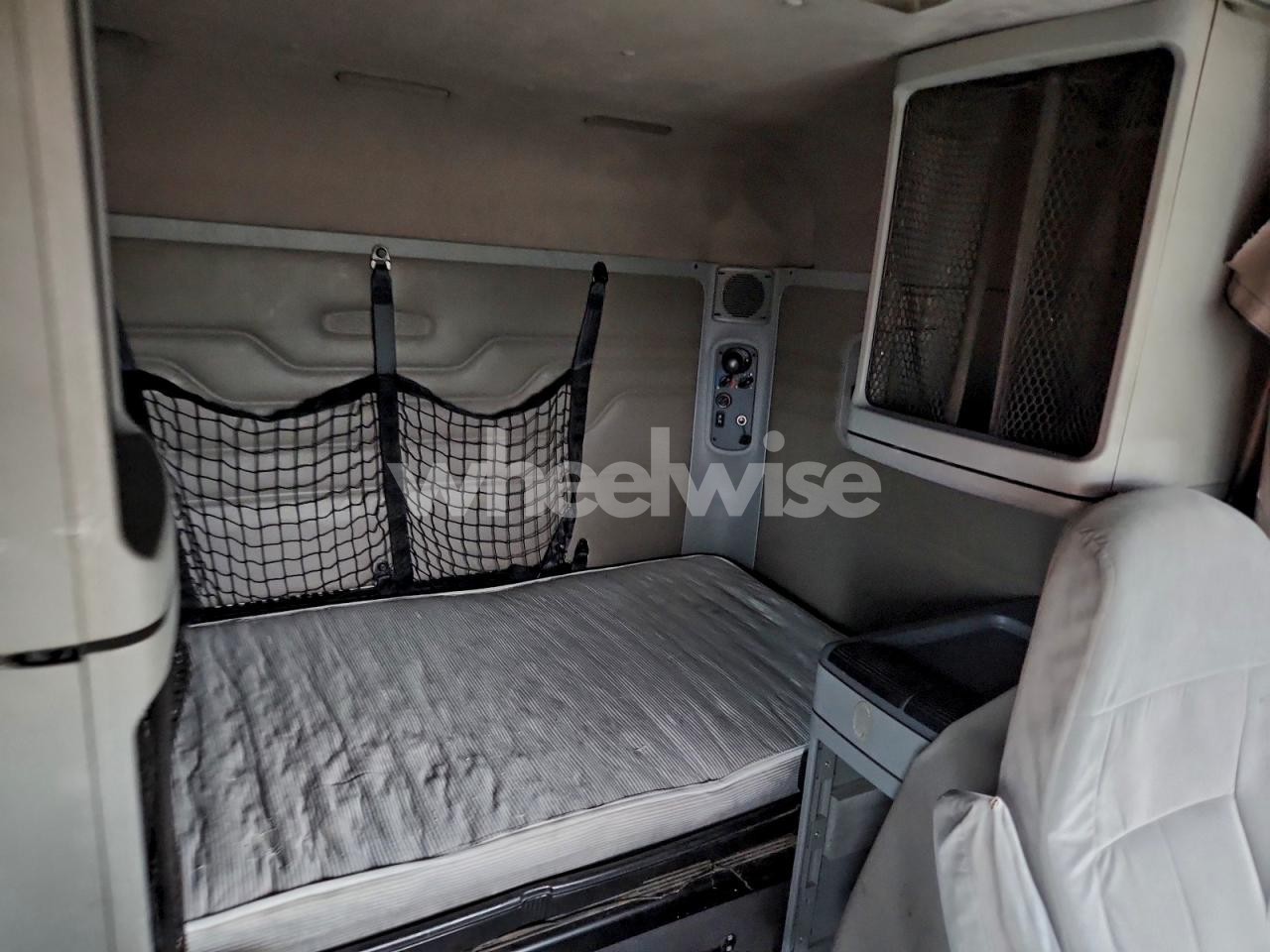 Photo 6 of 2013 FREIGHTLINER CONVENTIONAL COLUMBIA (VIN 1FVXA7CG9DDBW8738)