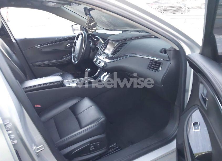 Photo 5 of 2018 Chevrolet Impala 1LT (VIN 1G1105S35JU122266)