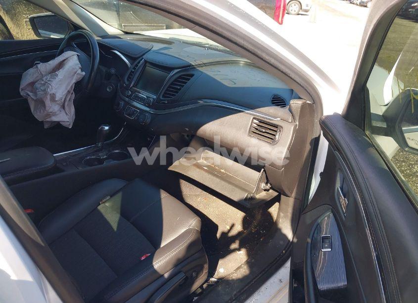 Photo 5 of 2017 Chevrolet Impala 1LT (VIN 1G1105S37HU114776)