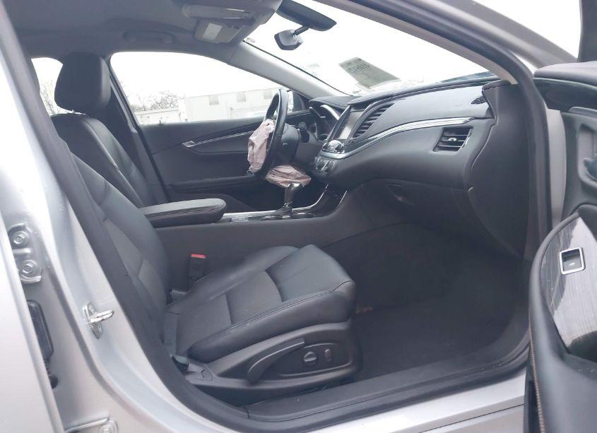 Photo 5 of 2018 Chevrolet Impala 1LT (VIN 1G1105S38JU148389)