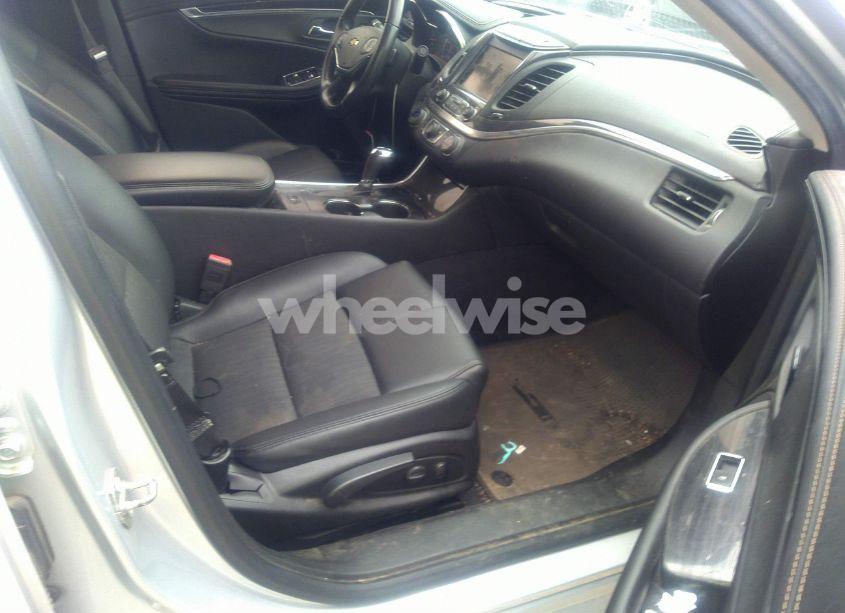 Photo 5 of 2018 Chevrolet Impala 1LT (VIN 1G1105SA6JU136269)